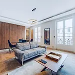 Appartement Des Champs Elysees
