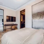 Appartement Des Champs Elysees